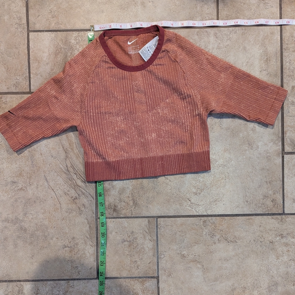 Nike AeroLoft Seamless Knit Half-Sleeve Top – Rust Orange, Size S